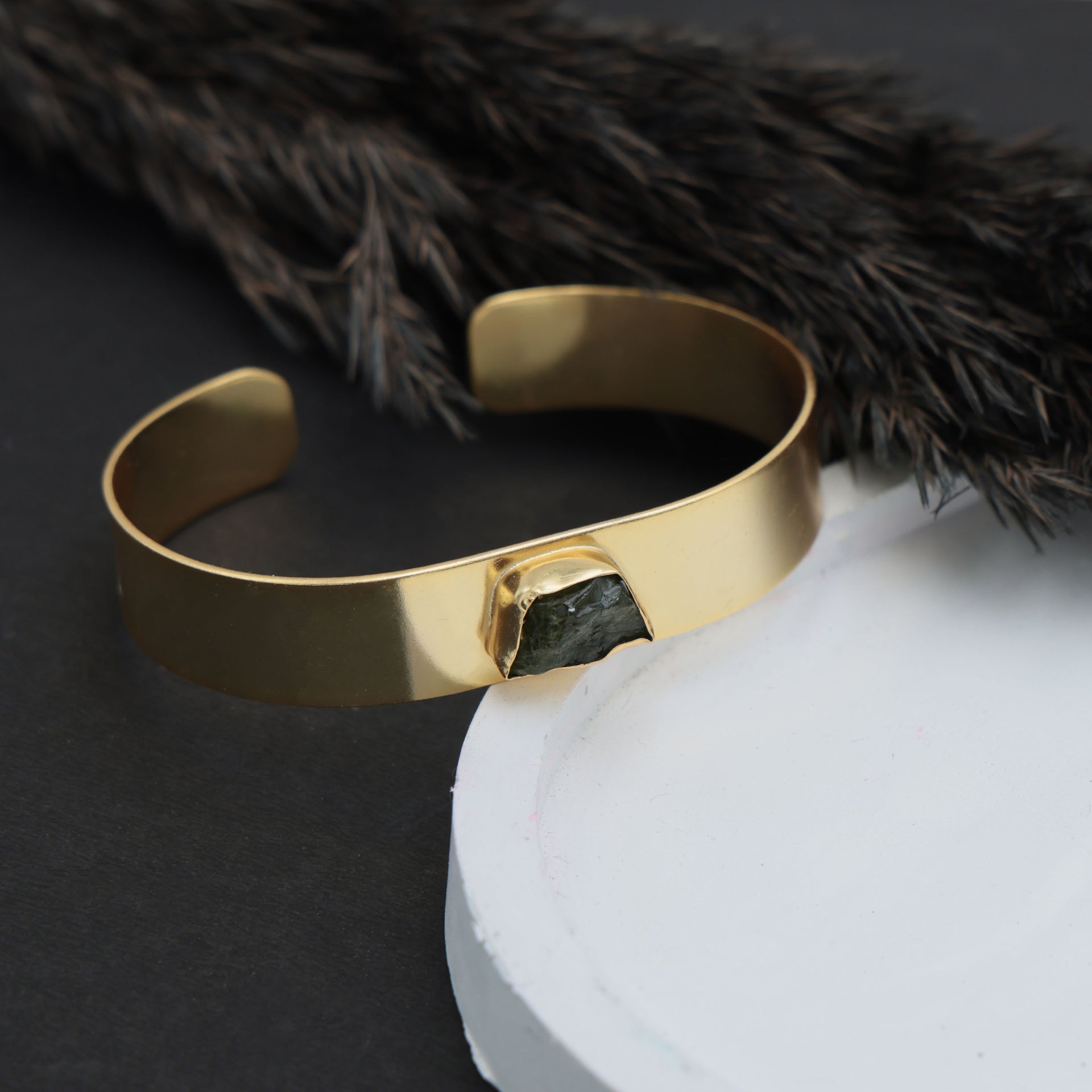 Dua Handmade Peridot Rough Stone Bracelet – 12mm Natural Green Crystal Raw Gemstone Healing Jewelry for Women