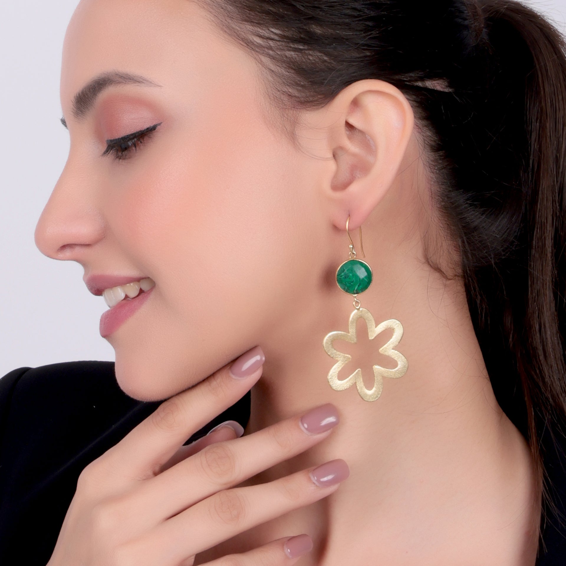 Dua Malachite Flower Earrings – Handmade 14mm Natural Green Gemstone Round Earrings