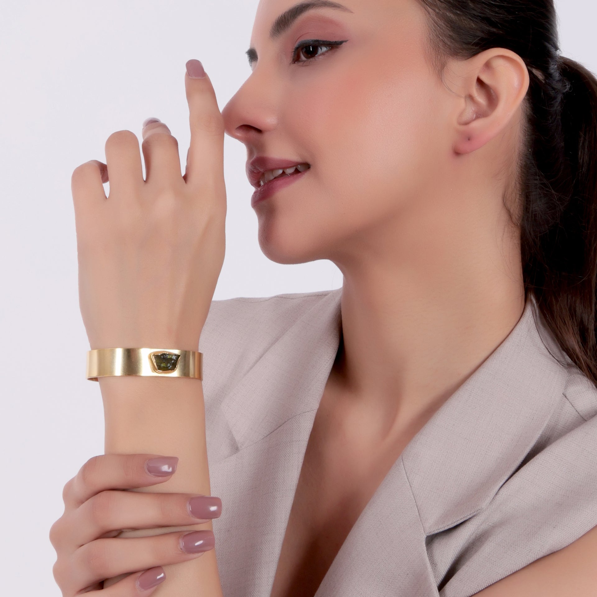 Dua Handmade Peridot Rough Stone Bracelet – 12mm Natural Green Crystal Raw Gemstone Healing Jewelry for Women