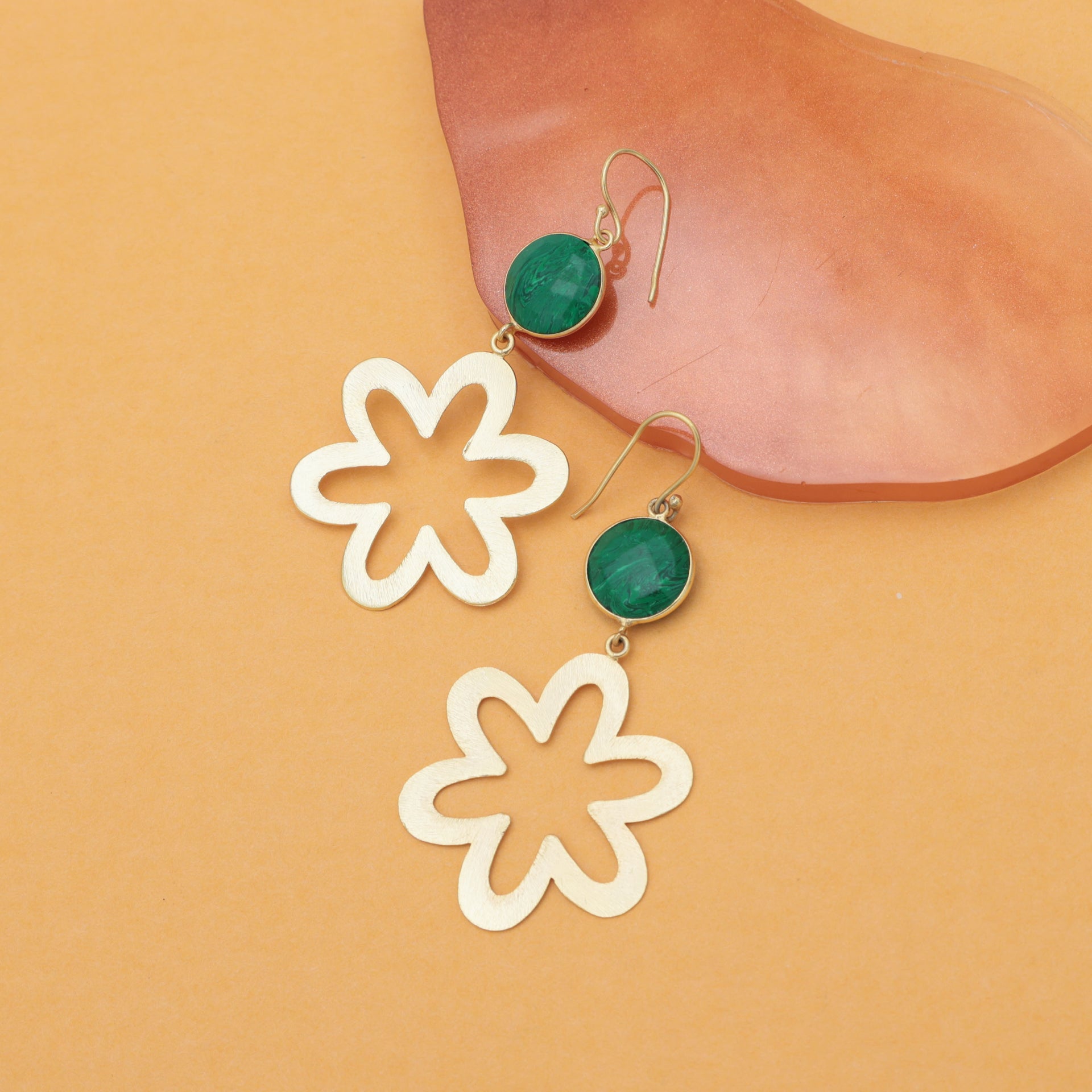 Dua Malachite Flower Earrings – Handmade 14mm Natural Green Gemstone Round Earrings