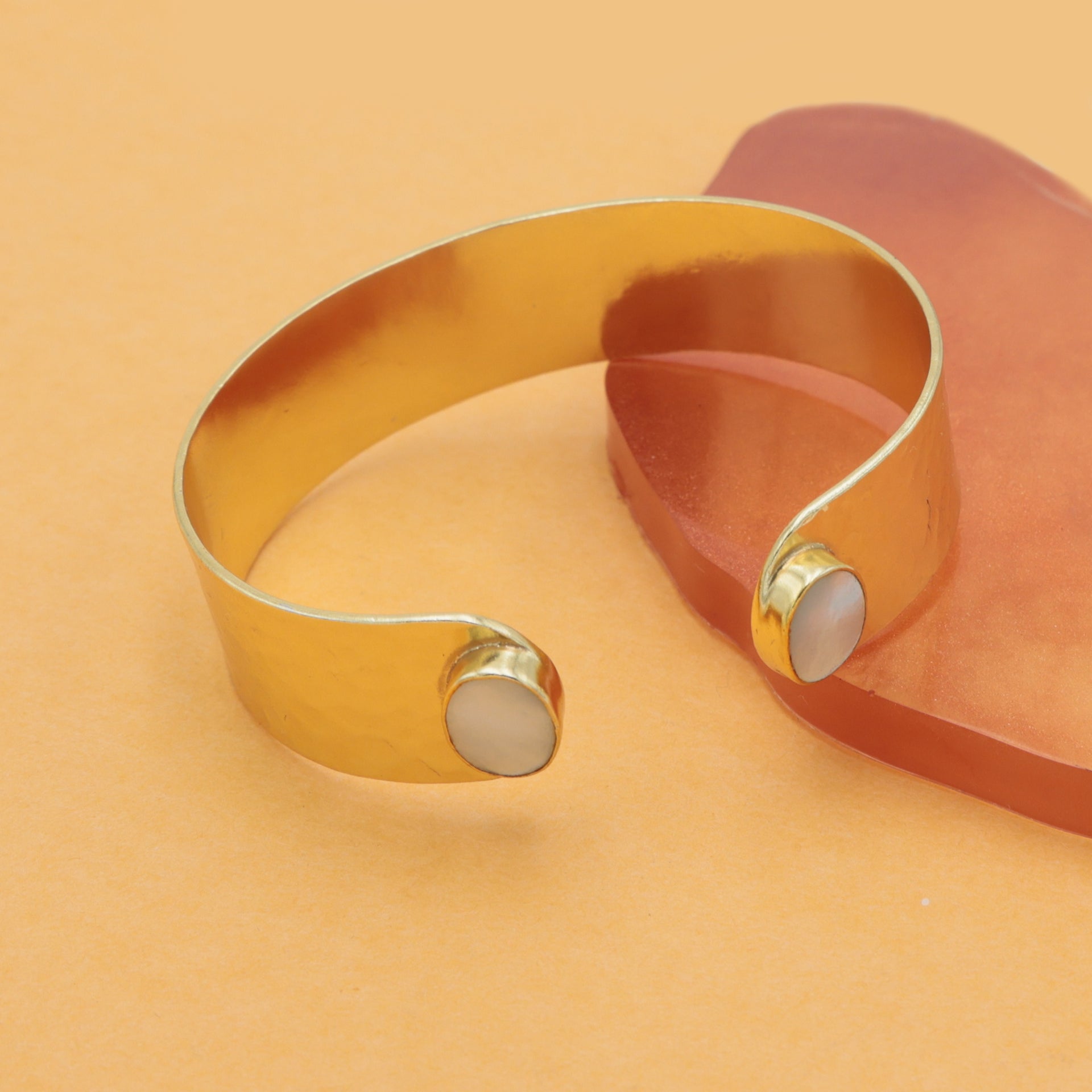 Dua Handmade Mother of Pearl Oval Bracelet – 9x11mm Natural Pearl Gemstone Elegant Gold-Plated Jewelry for Women