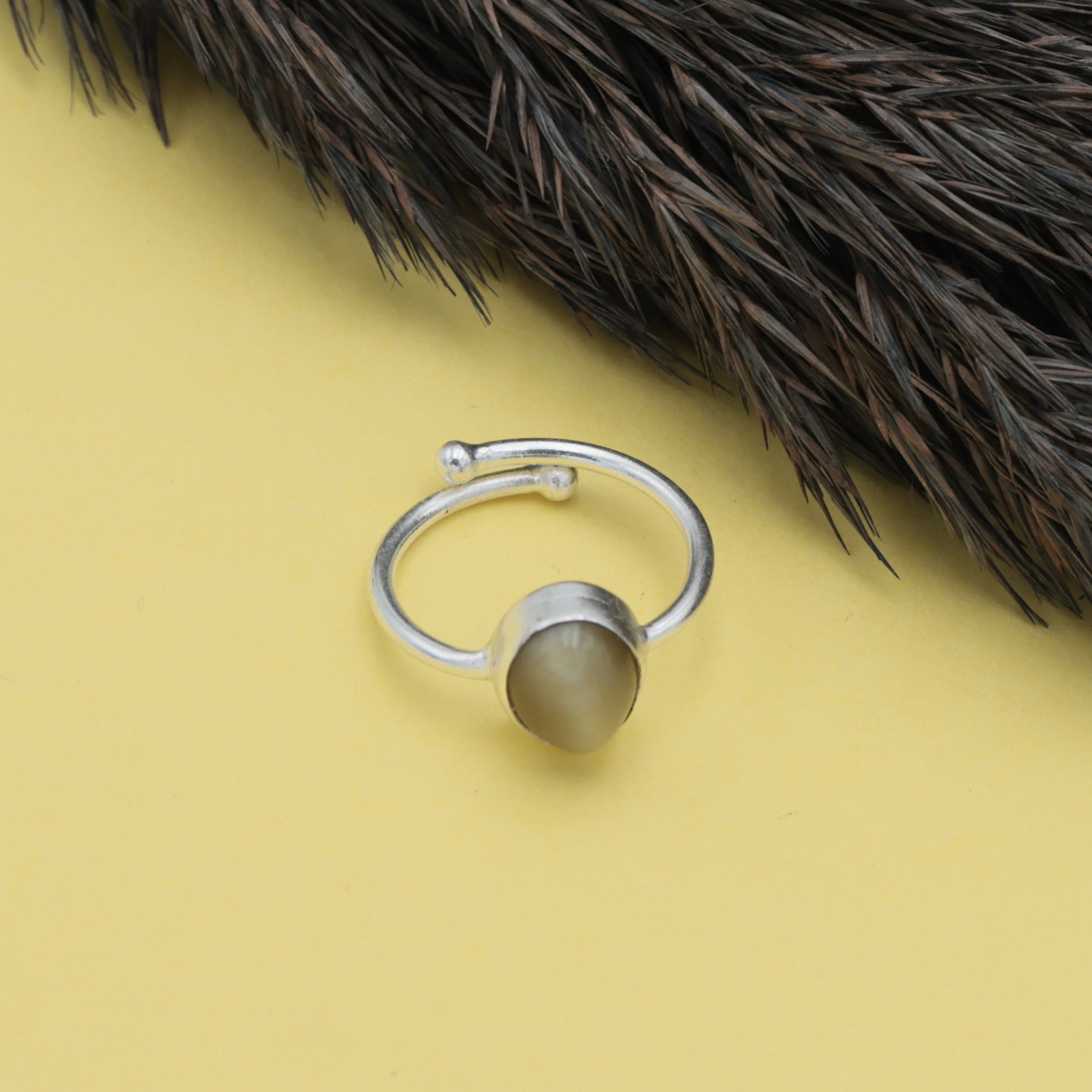 Dua Handmade Cat’s Eye Lehsuniya Oval Ring 8x10mm – Green Adjustable Silver-Plated Contemporary Birthstone - Raashi Ratan Ring