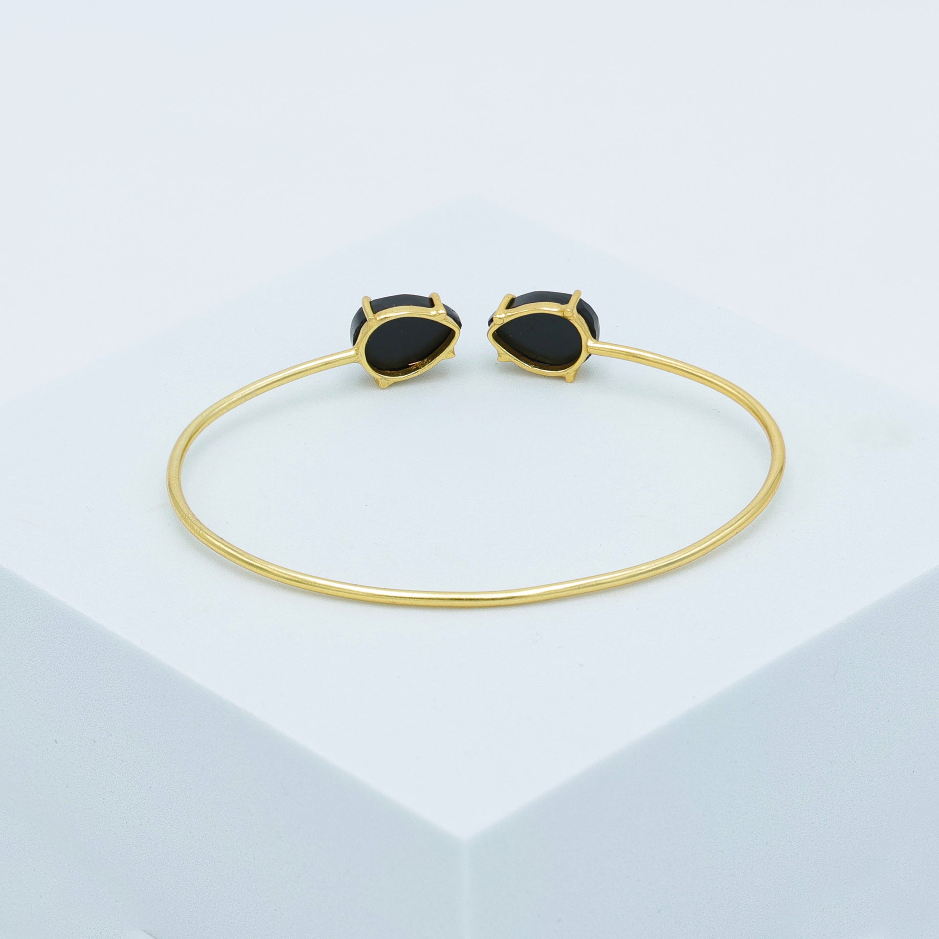 DuaBlackOnyxPearBangle_ModernGold-PlatedAgateGemstoneBracelet