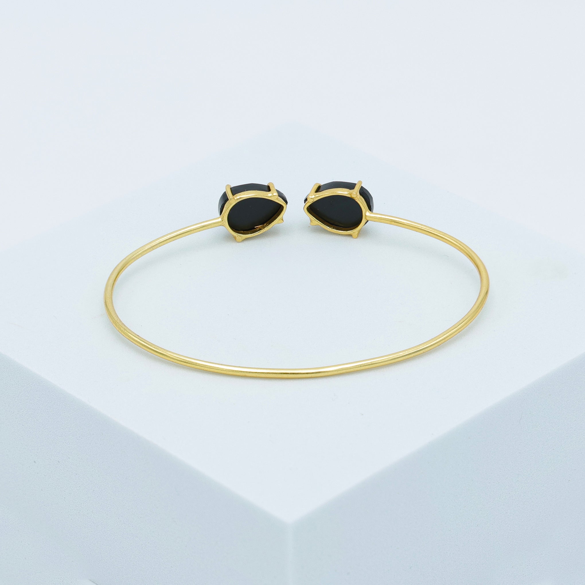 DuaBlackOnyxPearBangle_ModernGold-PlatedAgateGemstoneBracelet