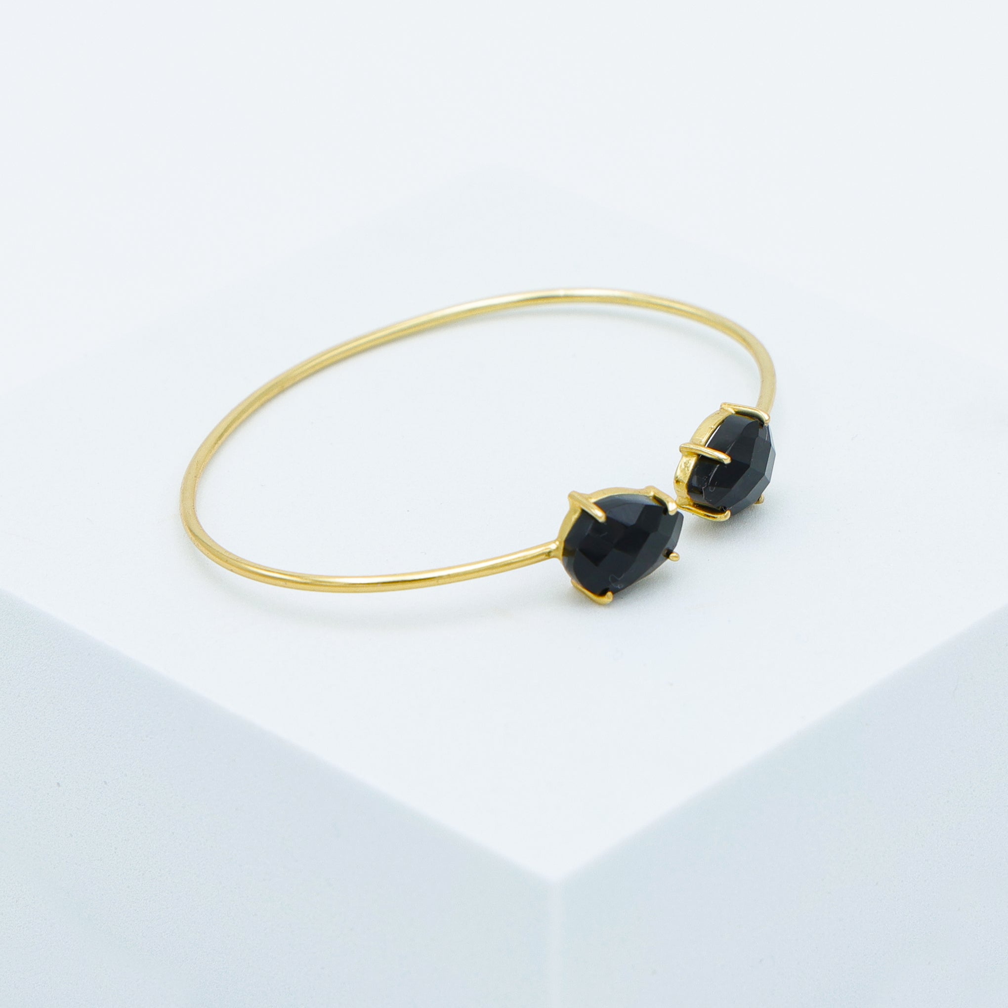 DuaBlackOnyxPearBangle_ModernGold-PlatedAgateGemstoneBracelet_6