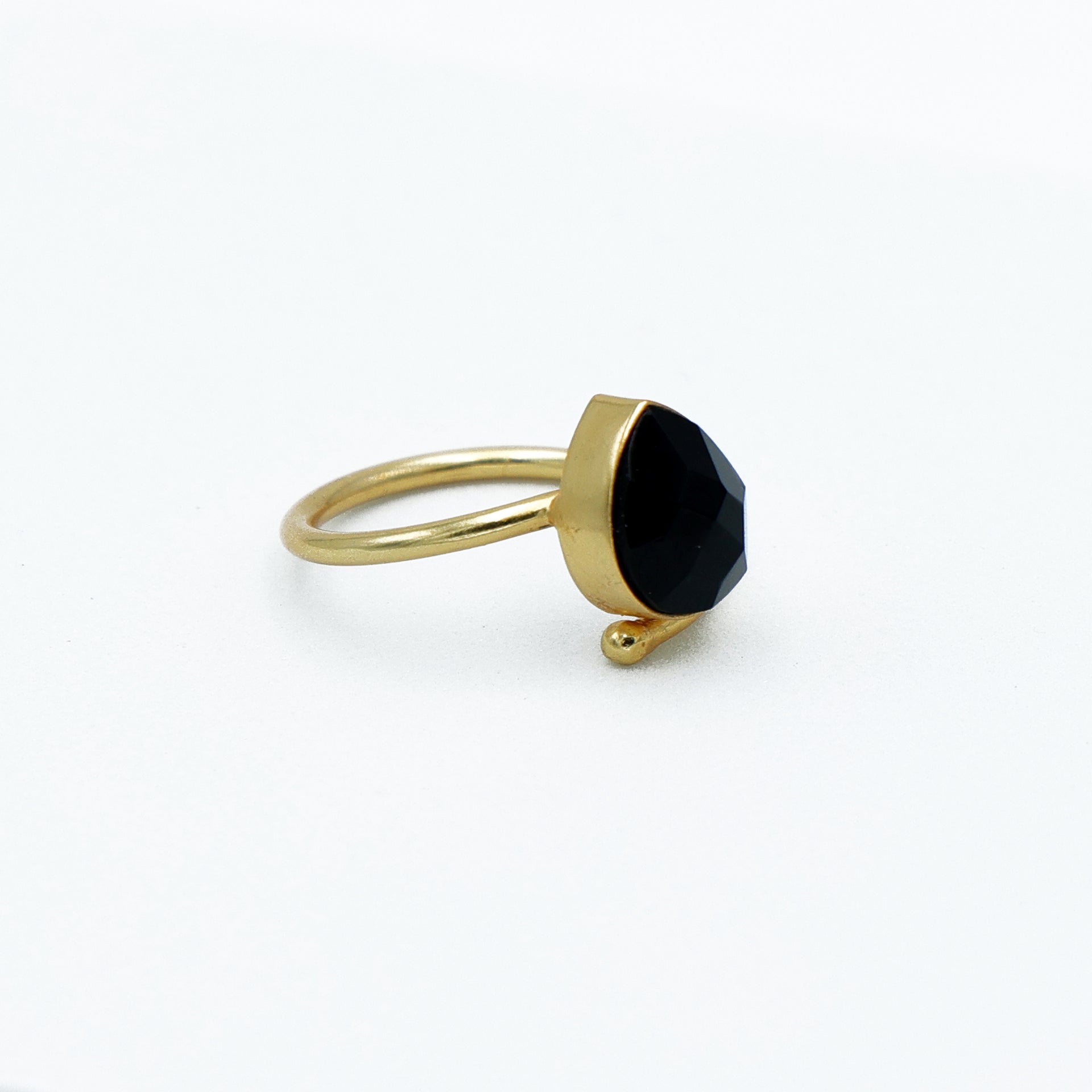 Dua Black Onyx Pear Ring – Statement Cocktail Ring, Gold-Plated Protective Jewelry - Dua Online