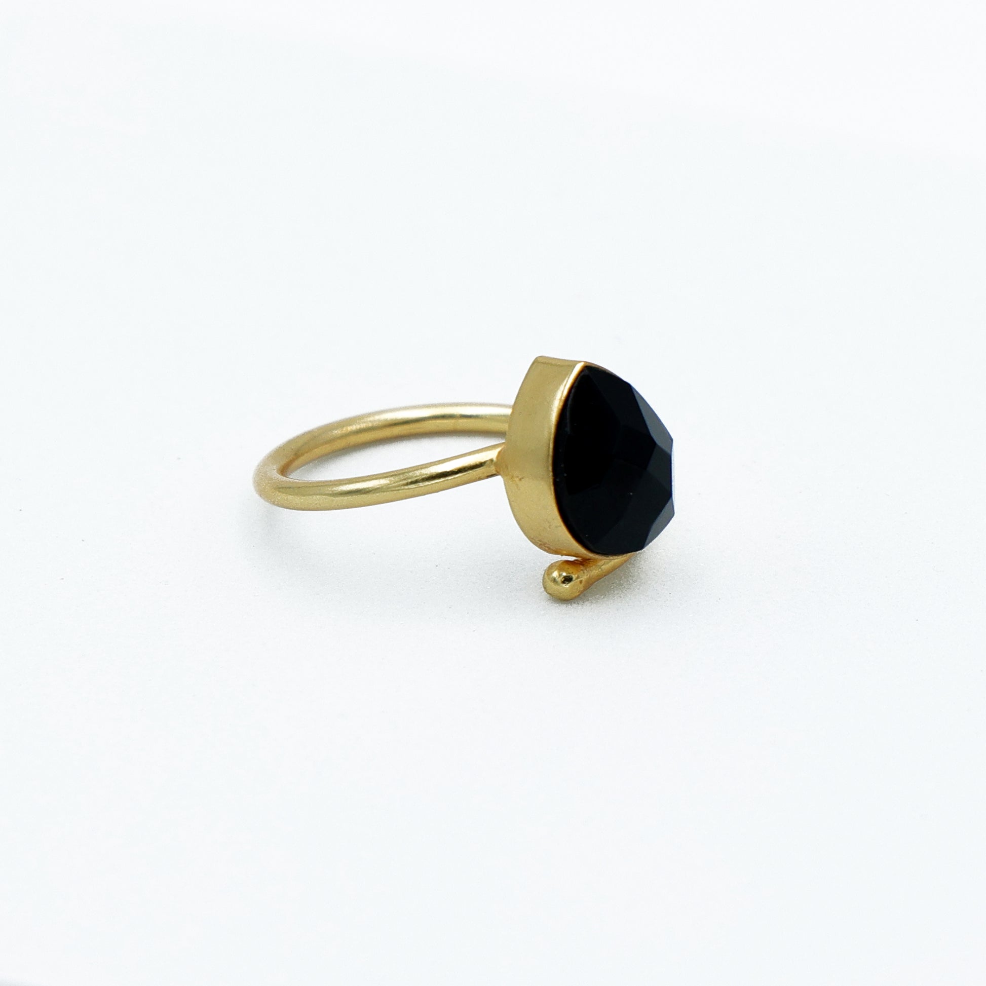 Dua Black Onyx Pear Ring – Statement Cocktail Ring, Gold-Plated Protective Jewelry - Dua Online