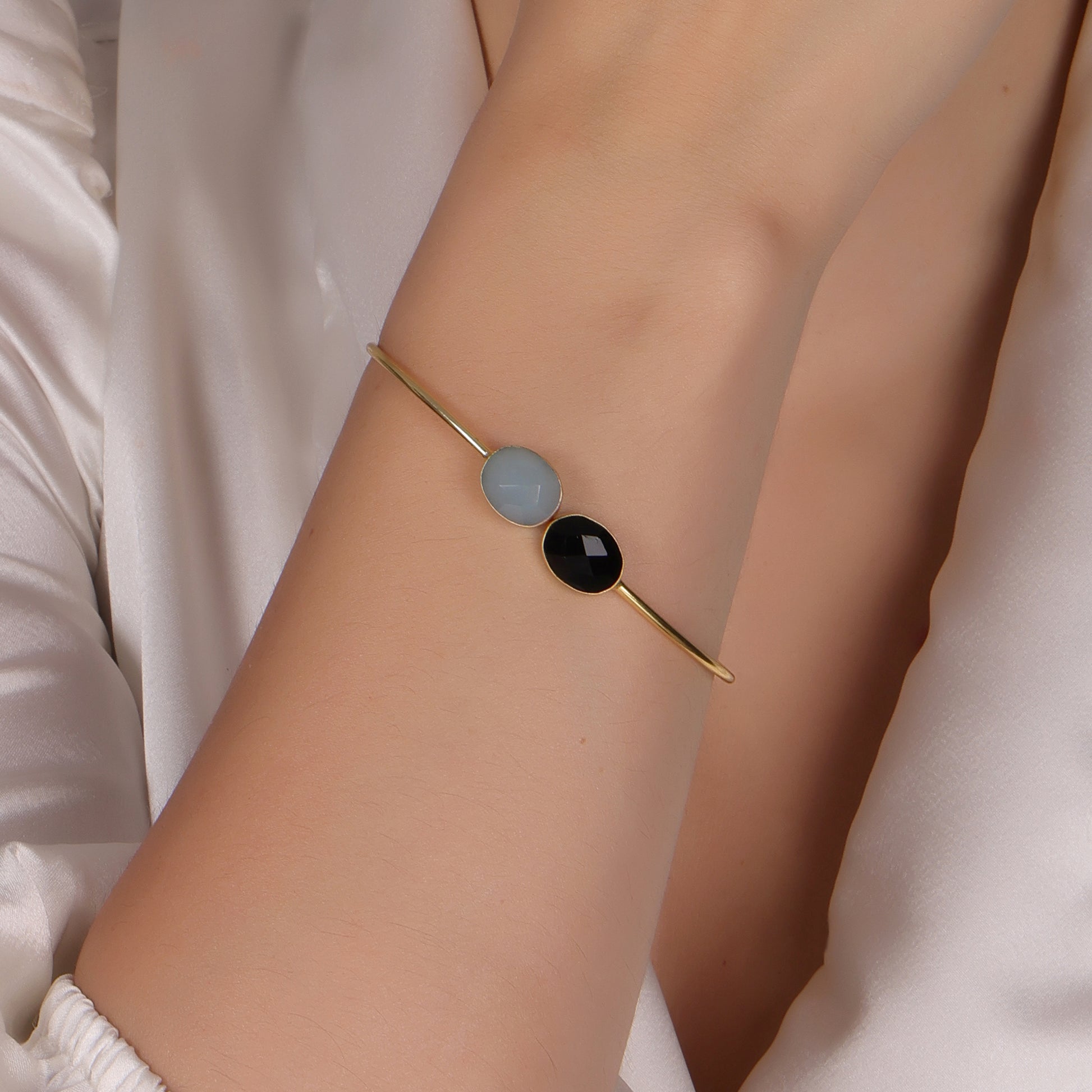 DuaBlueCalcedony_BlackOnyxBangle_ElegantGold