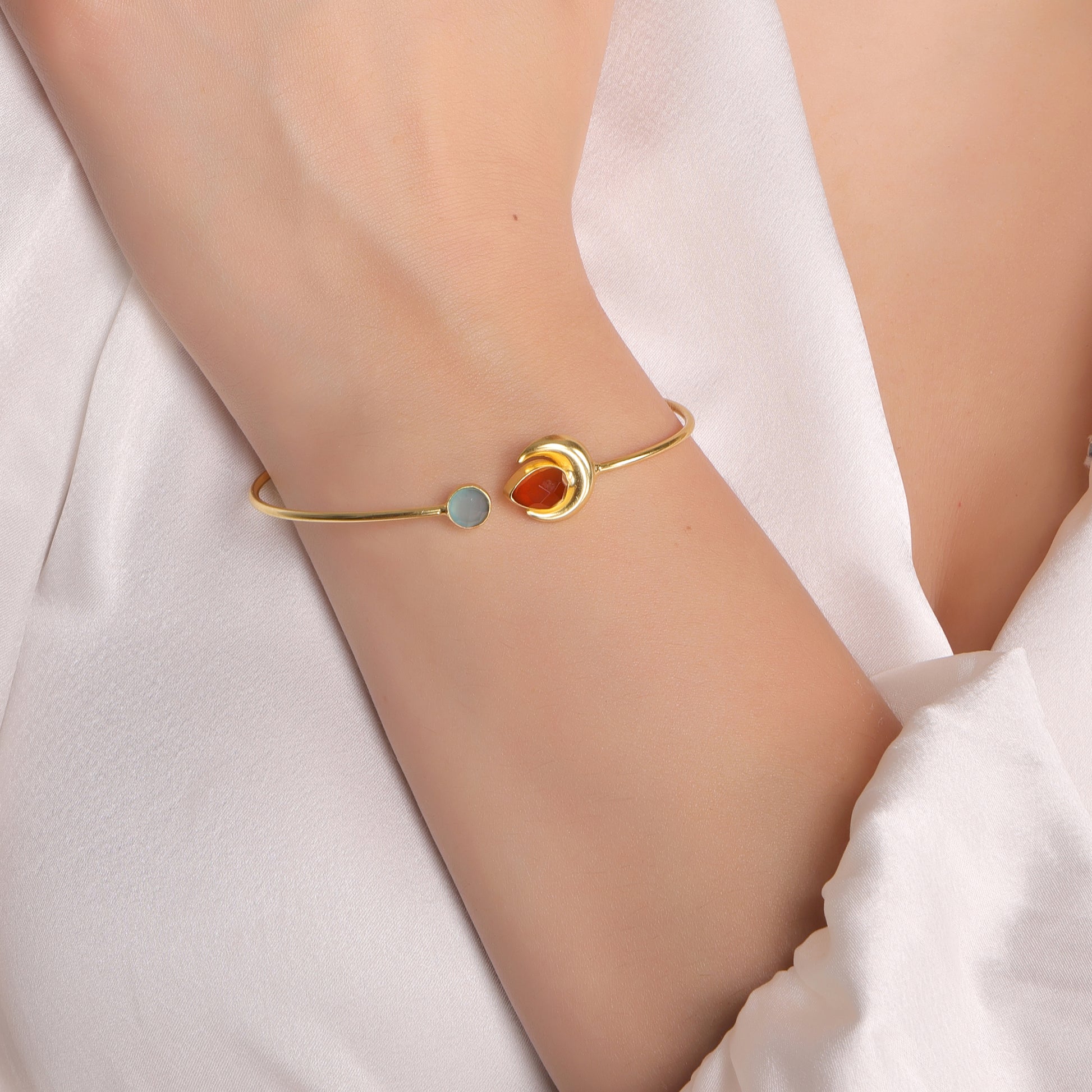 DuaBlueCalcedony_CarnelianCalcedonyBangle_ChicMulticolorGold-PlatedJewelry_4