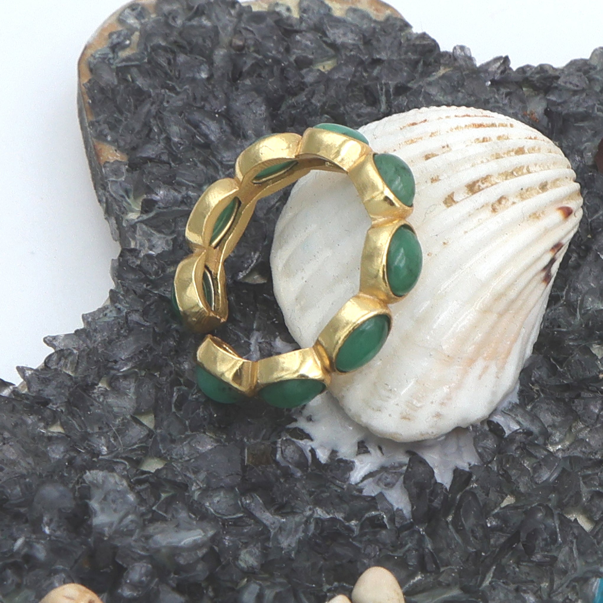 Dua Emerald Gold-Plated Adjustable Oval Ring – Green Gemstone Elegant Jewelry for Women