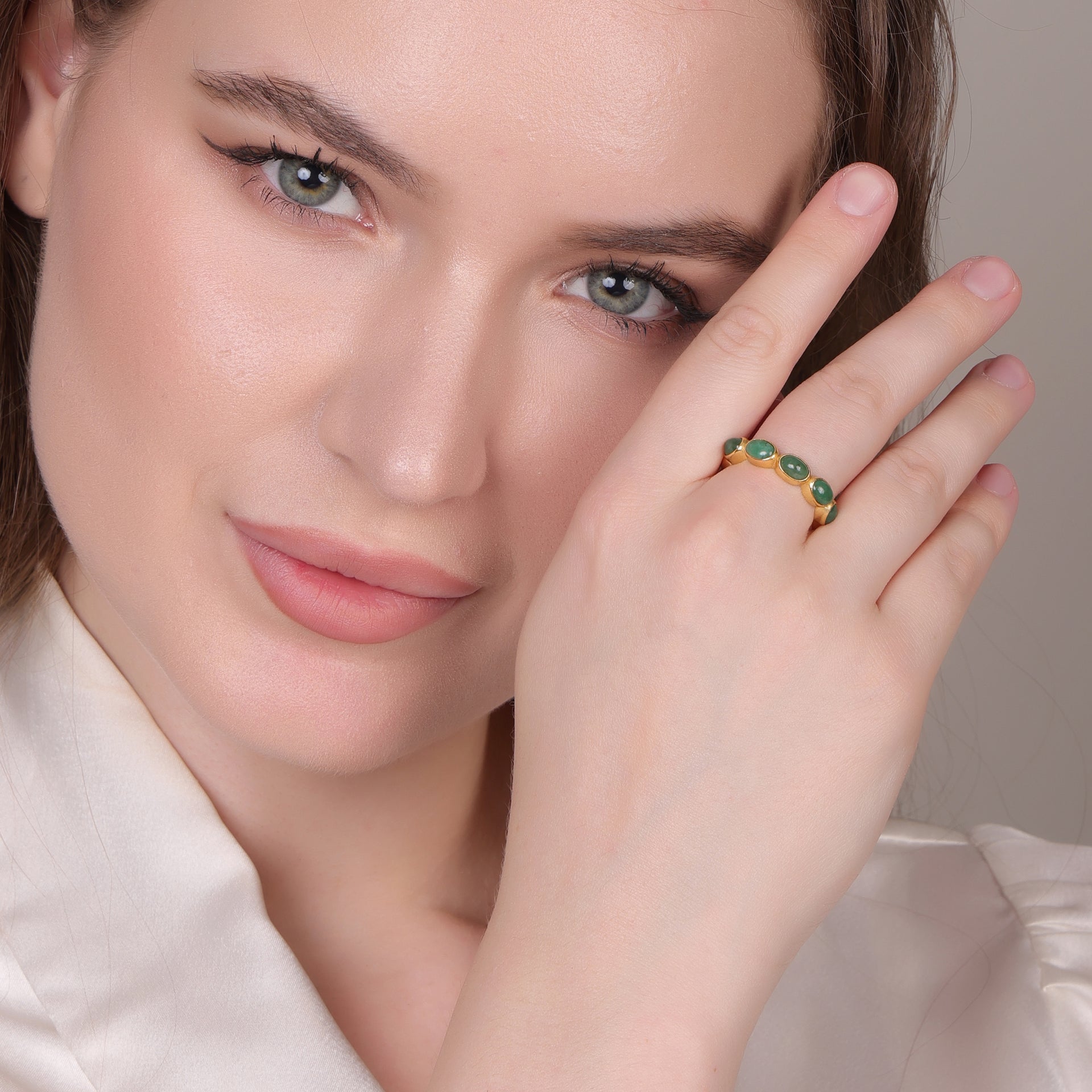 Dua Emerald Gold-Plated Adjustable Oval Ring – Green Gemstone Elegant Jewelry for Women