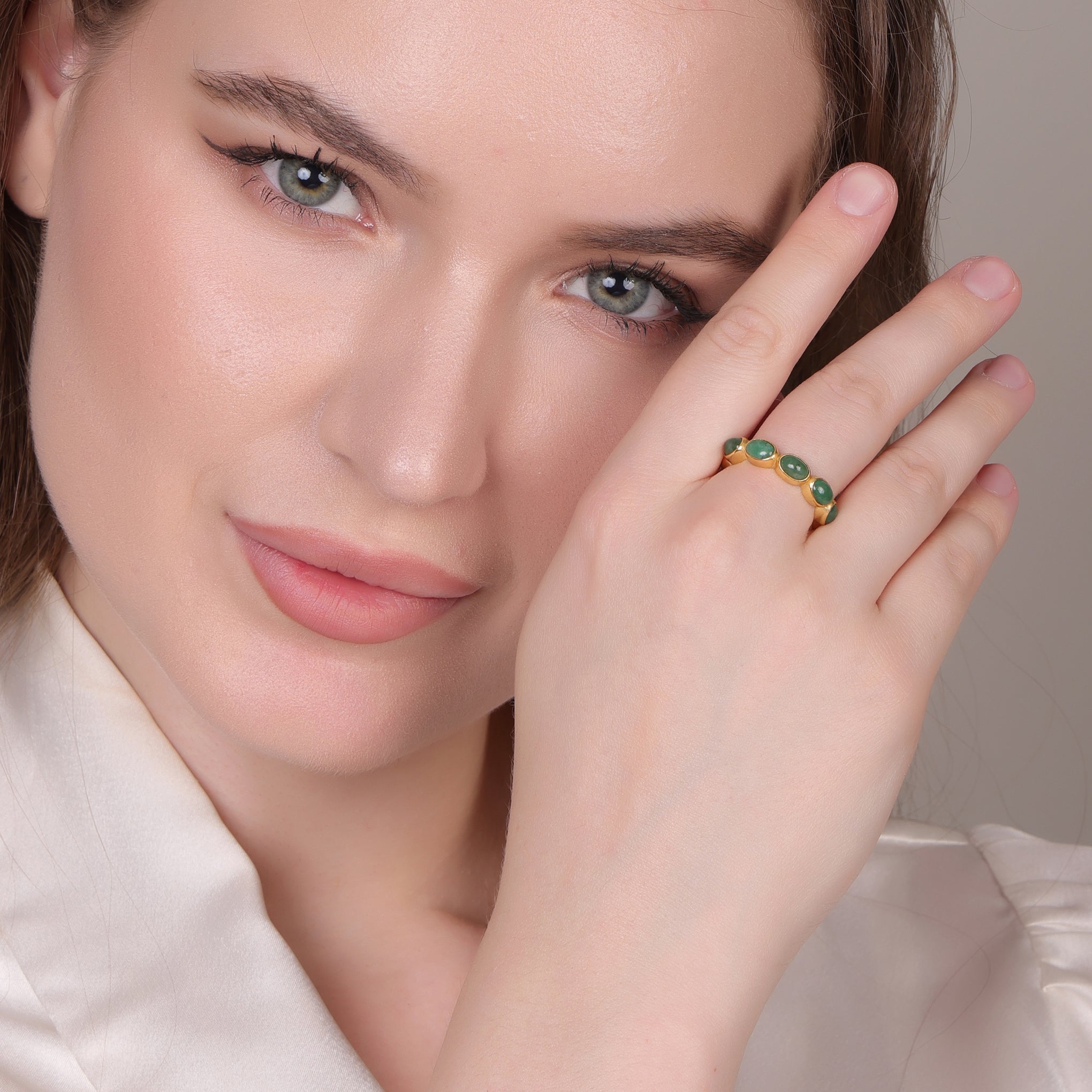 Dua Emerald Gold-Plated Adjustable Oval Ring – Green Gemstone Elegant Jewelry for Women