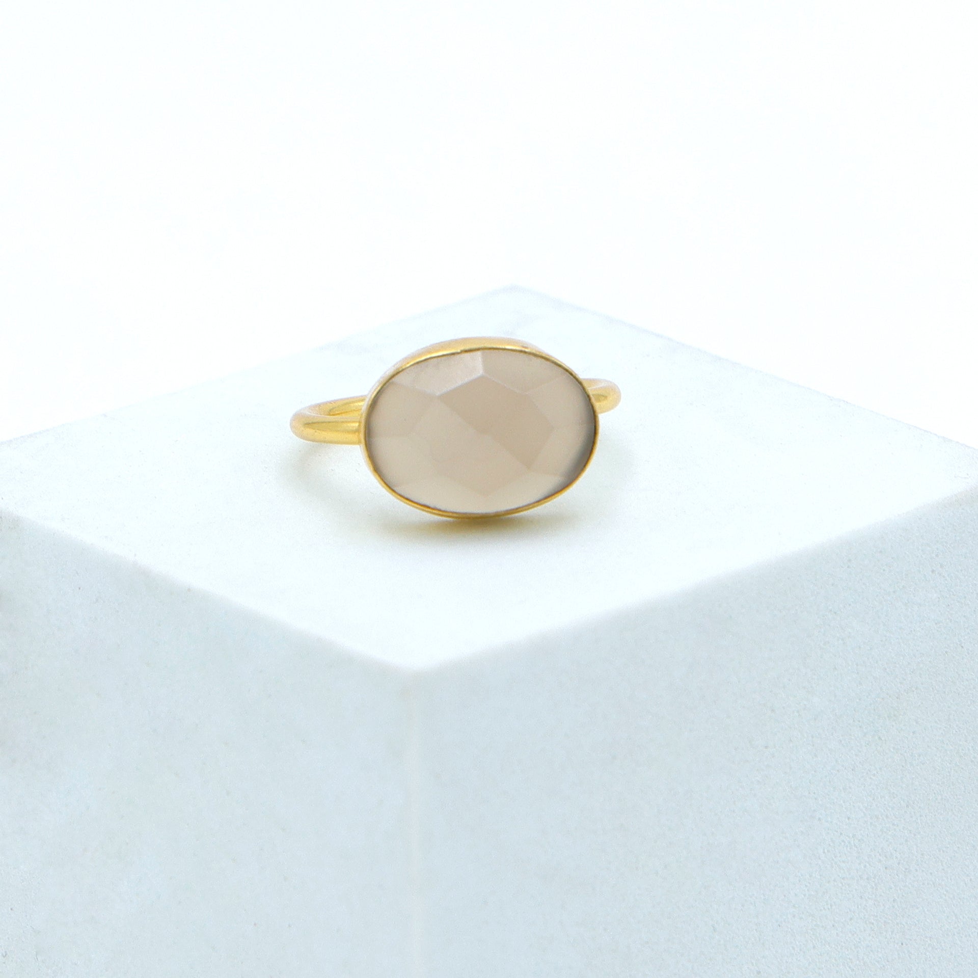 Dua Gray Moonstone Ring – Mystical Moonstone Gemstone Jewelry - Dua Online