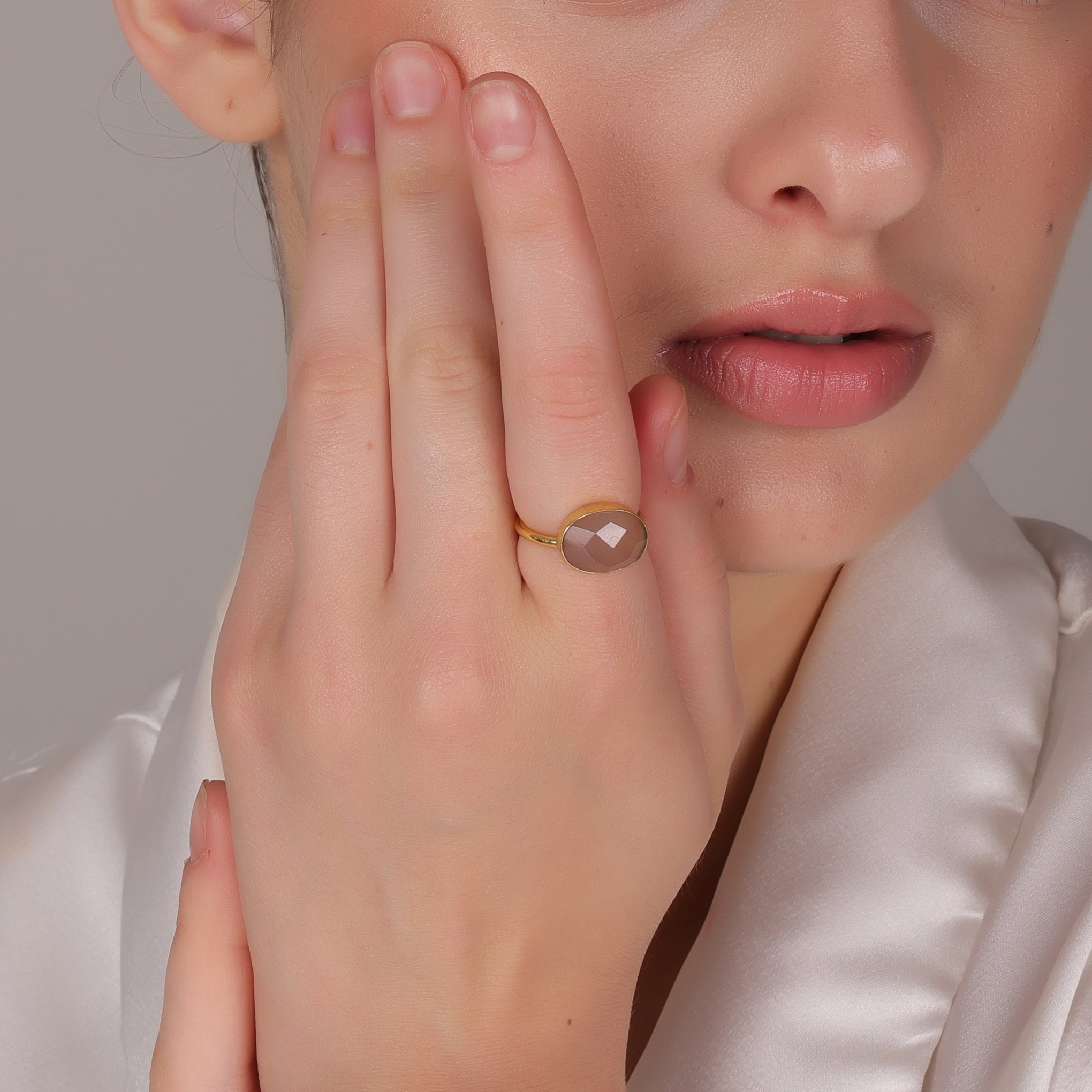 Dua Gray Moonstone Ring – Mystical Moonstone Gemstone Jewelry - Dua Online