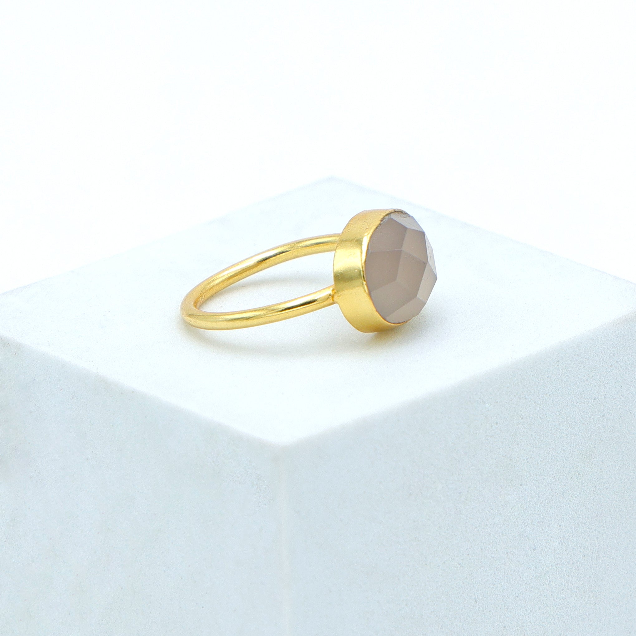Dua Gray Moonstone Ring – Mystical Moonstone Gemstone Jewelry - Dua Online