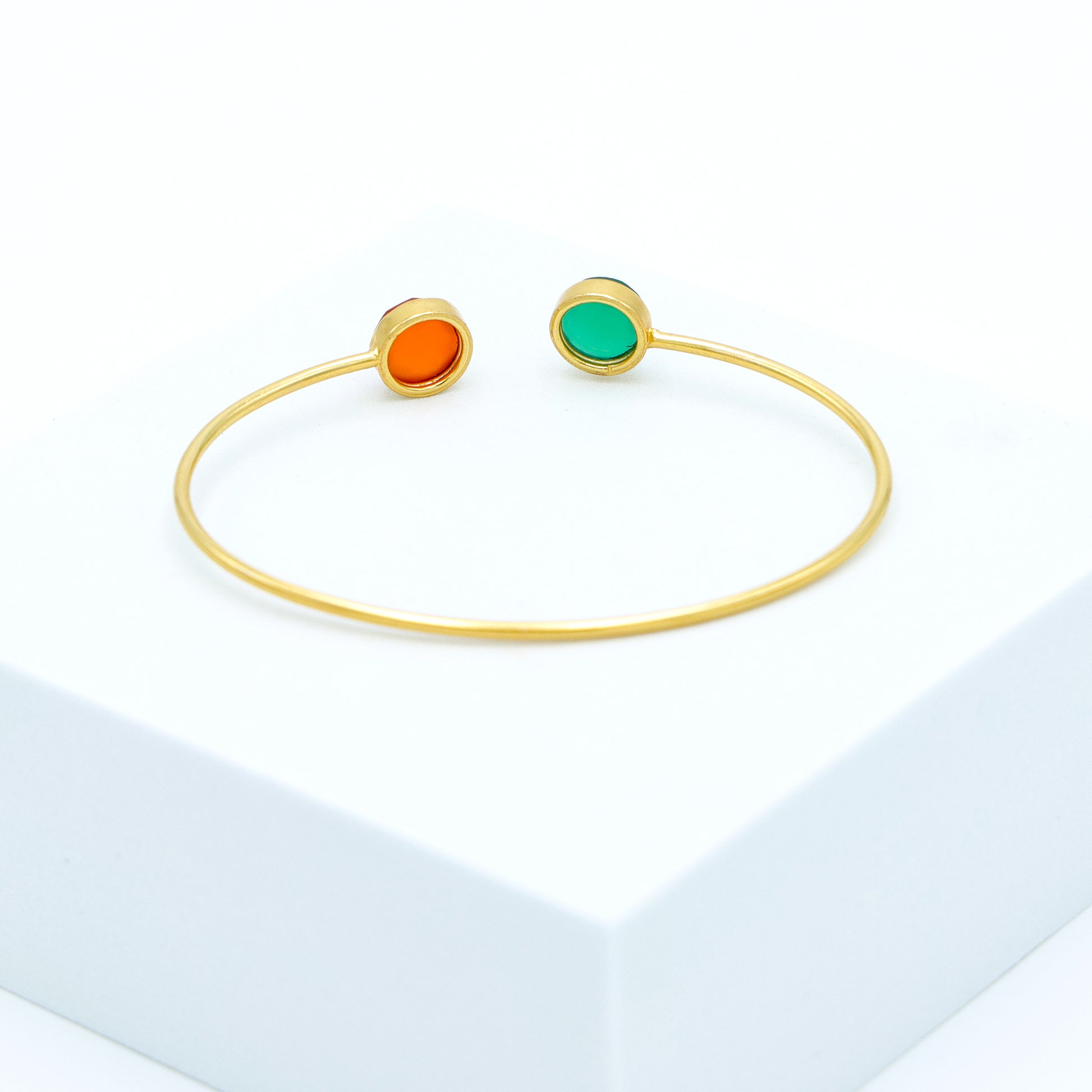 DuaGreenOnyx_CarnelianCalcedonyBangle_StunningMulticolorGold