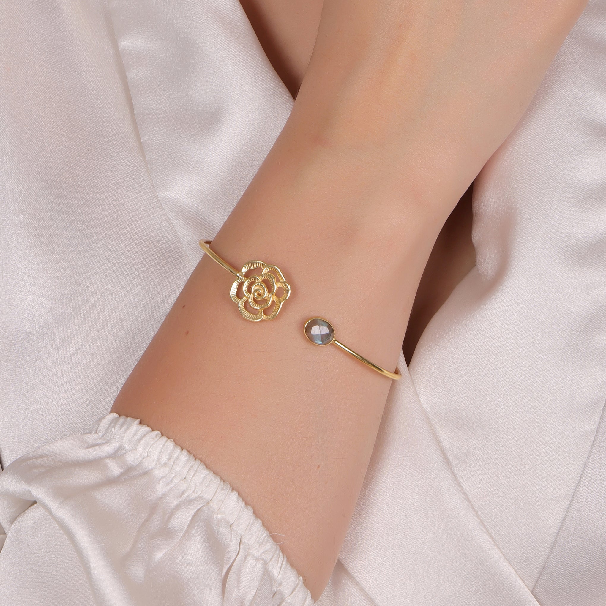 Dua Labradorite Flower Bangle – Chic Grey Gold-Plated Gemstone Bracelet - Dua Online