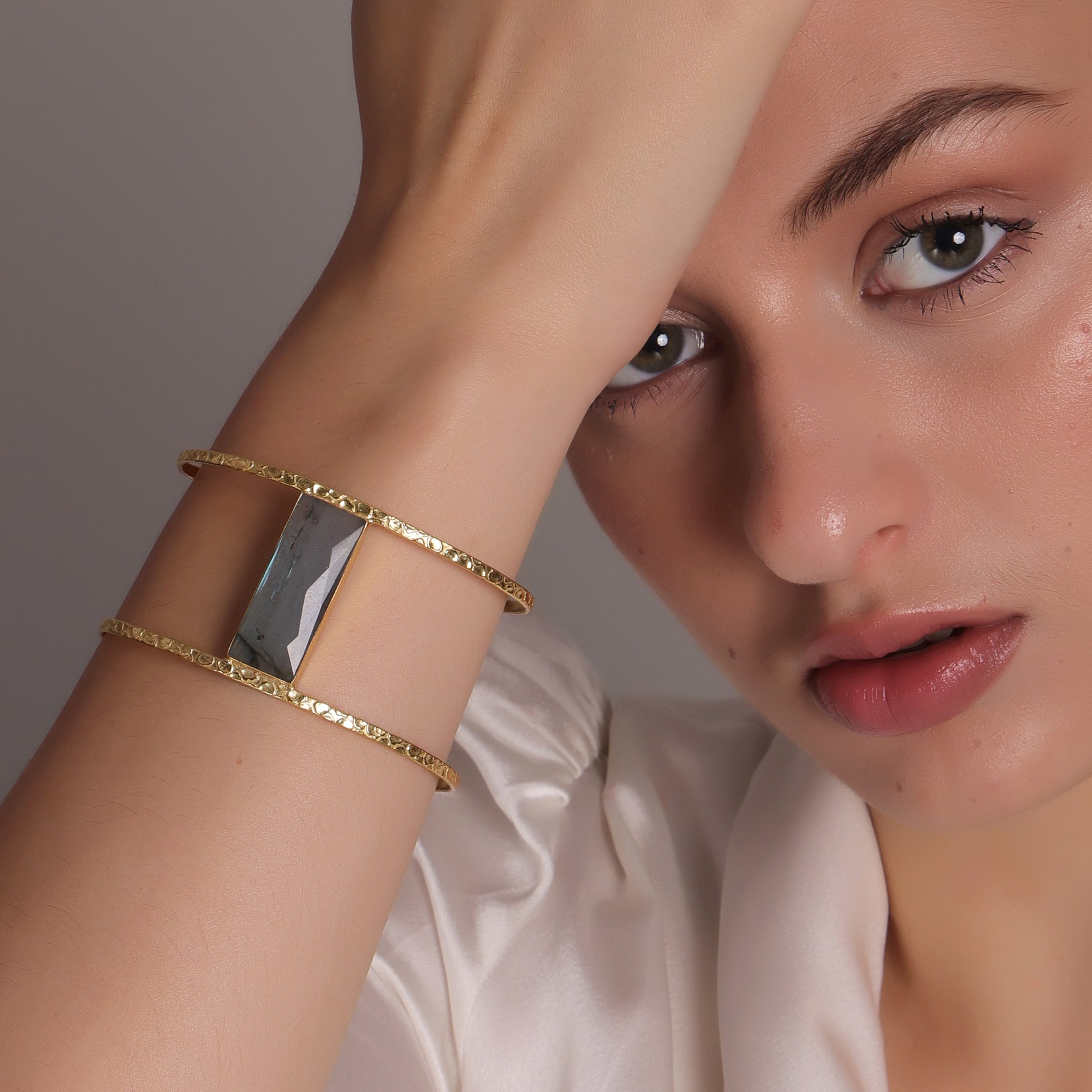 DuaLabradoriteRectangleBangle_StylishGreyGold-PlatedGemstoneBracelet_4_cdcce35a-e63e-4c8e-a5a3-ae1eefbc53fb