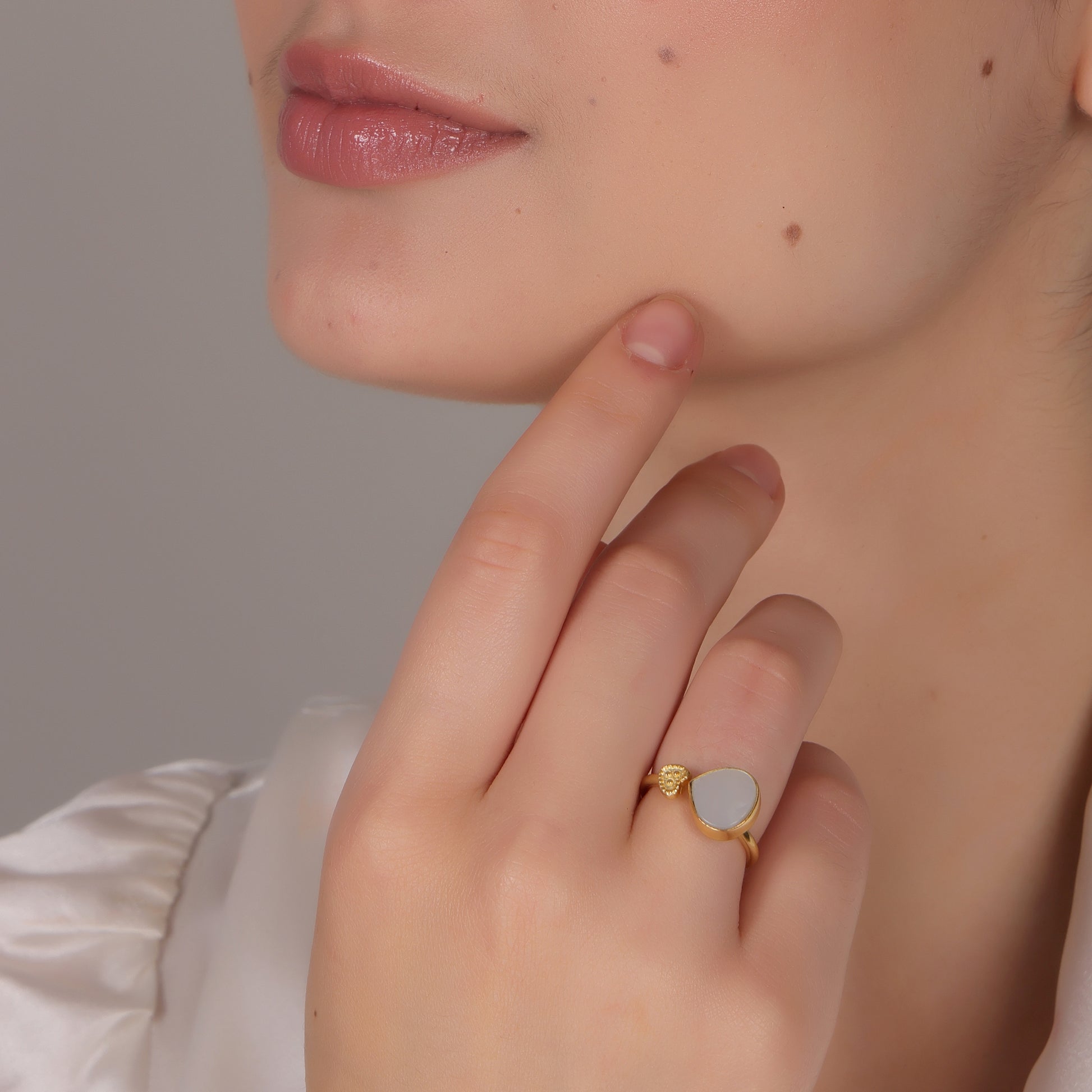 Dua Mother of Pearl Heart Ring – Romantic Gold-Plated Pearl Jewelry - Dua Online