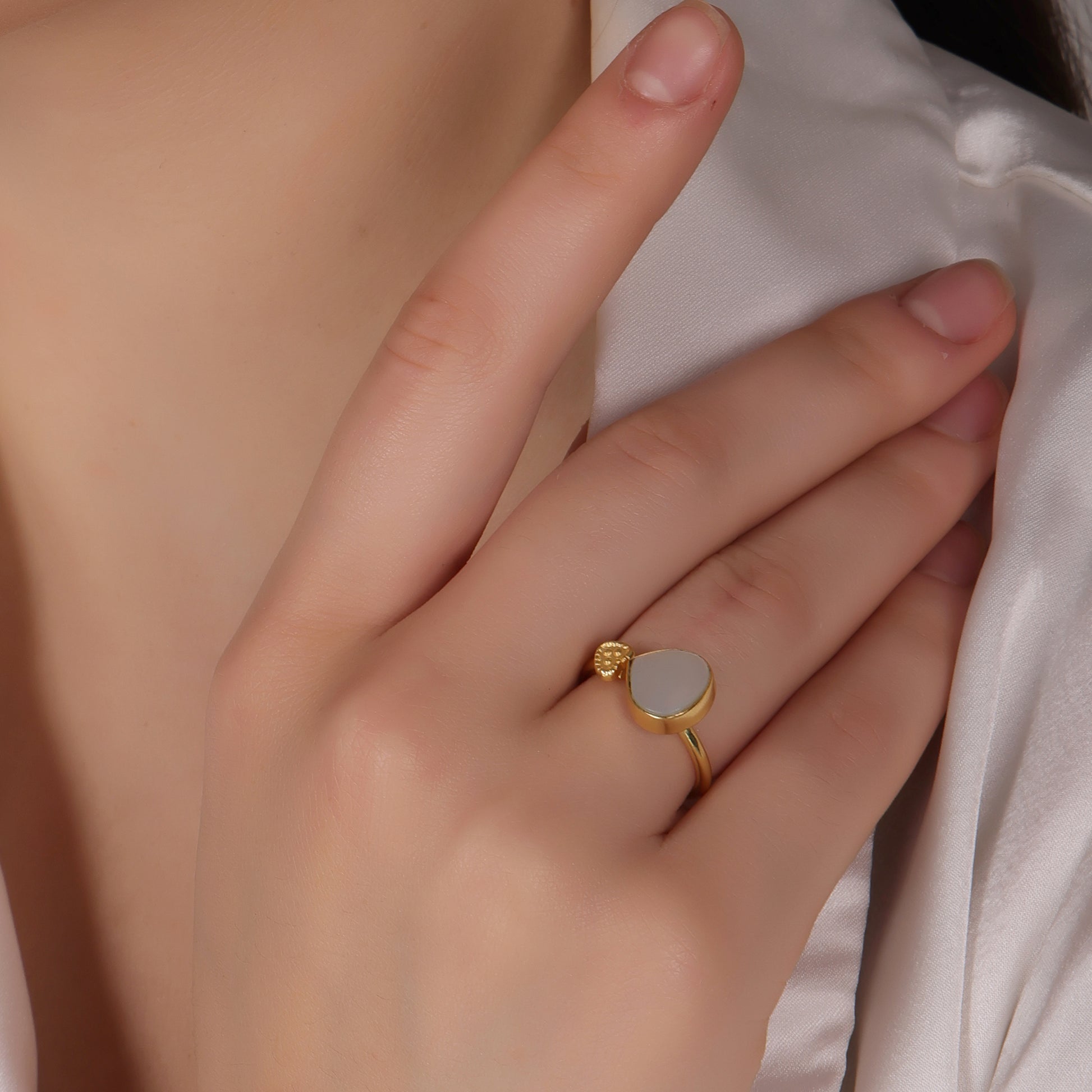 Dua Mother of Pearl Heart Ring – Romantic Gold-Plated Pearl Jewelry - Dua Online