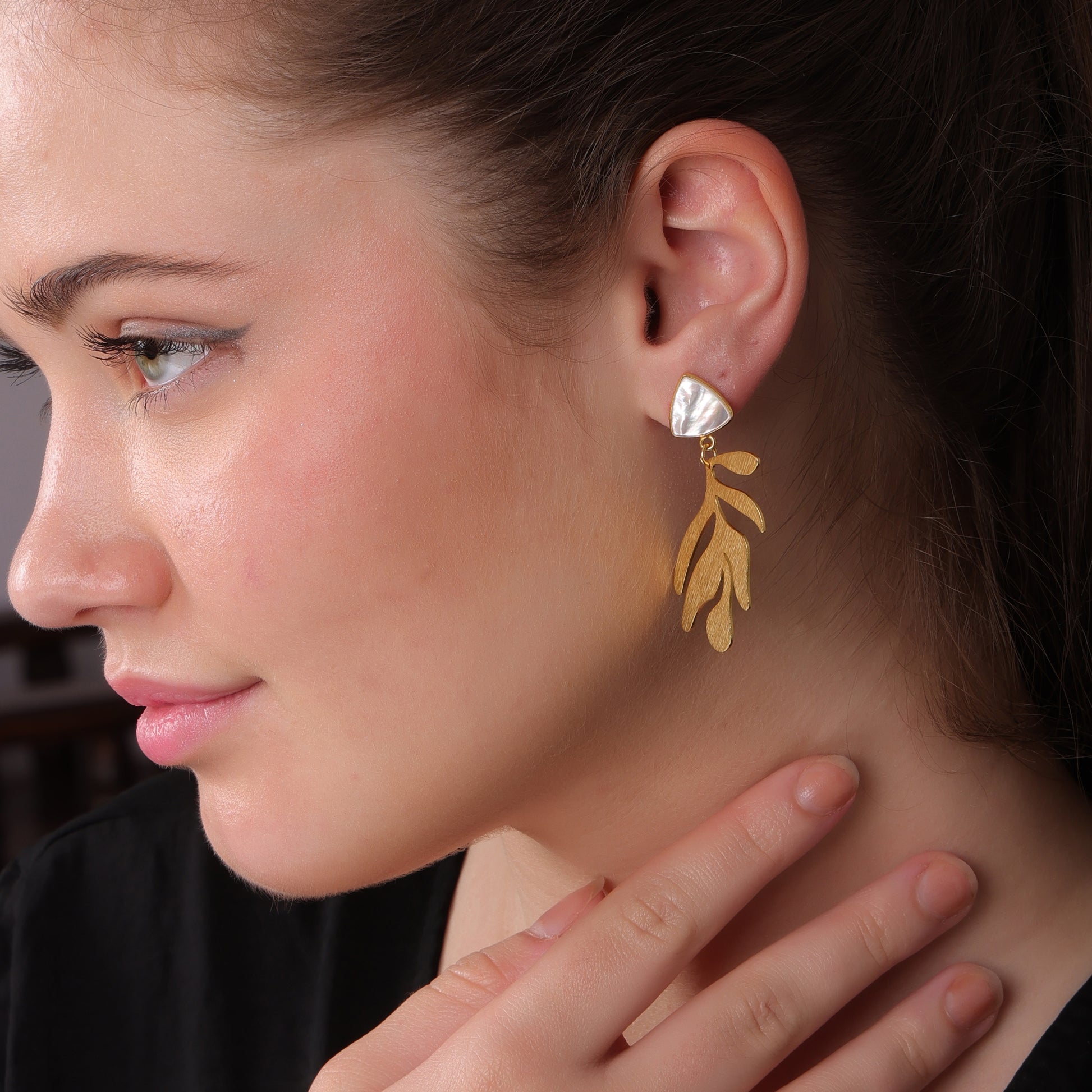 DuaMotherofPearlTrillionEarrings_HandmadeGold-PlatedElegantJewelry_5