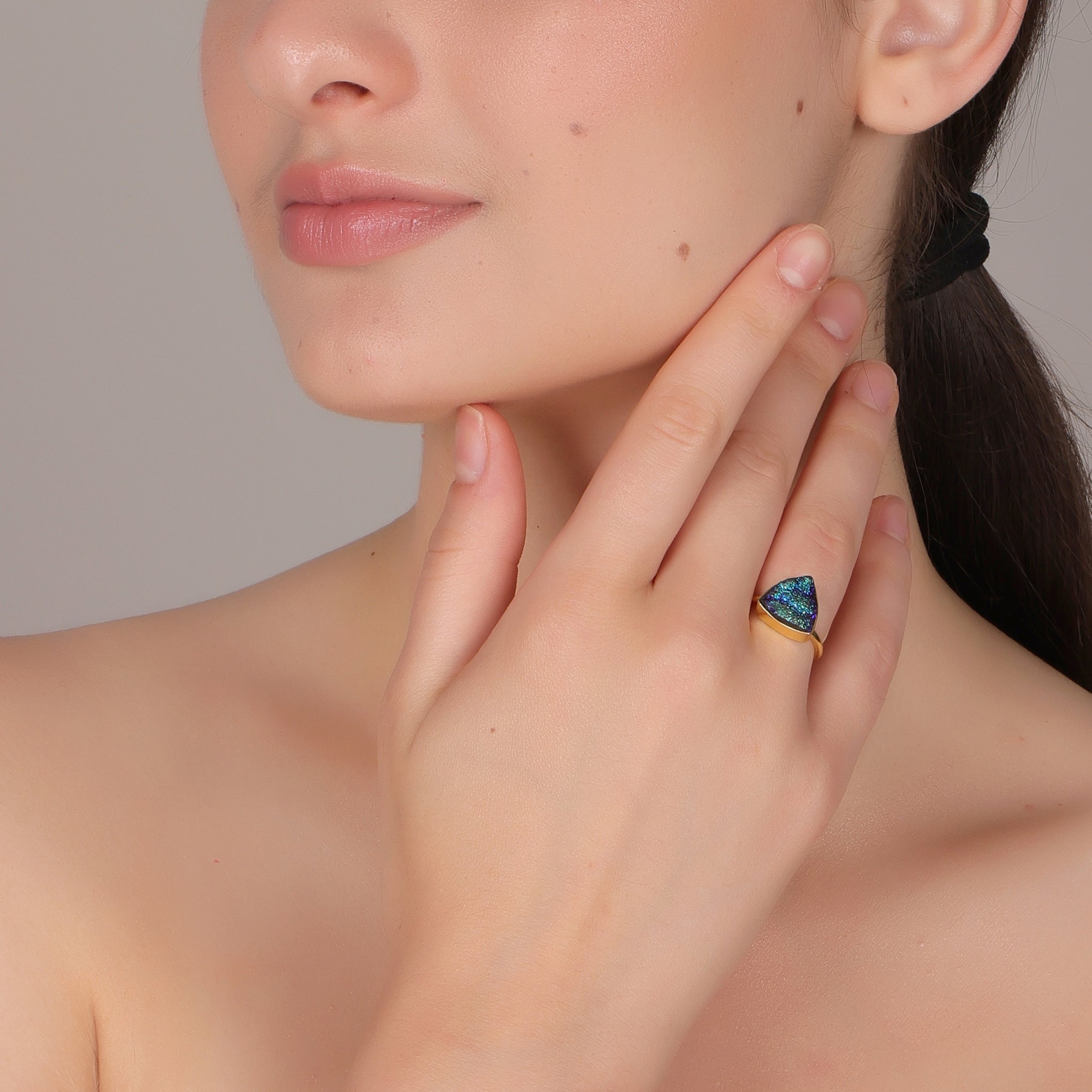 Dua Peacock Drusy Trillion Ring – Unique Multicolor Gemstone Statement Jewelry - Dua Online