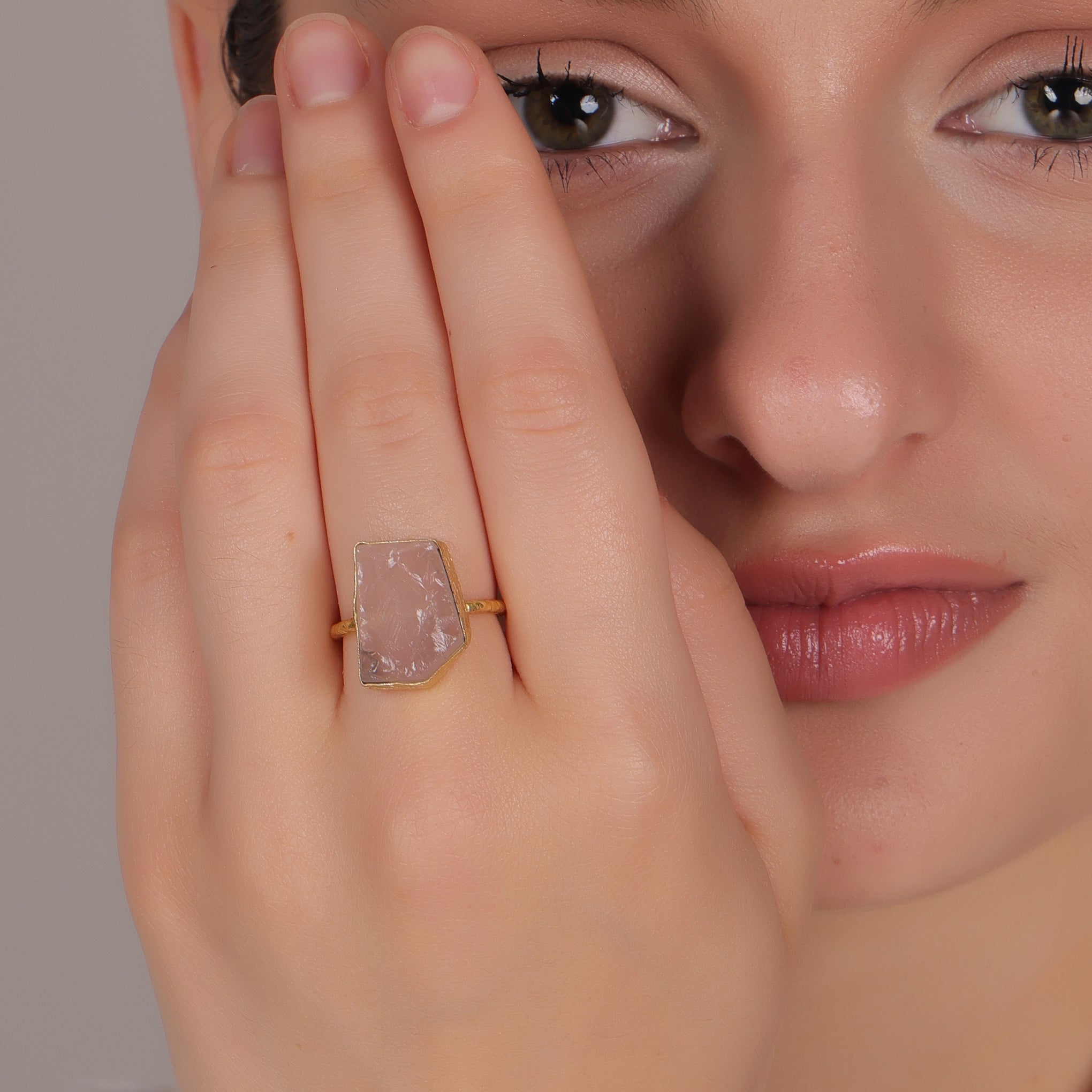 Dua Rose Quartz Unshape Ring – Chic Pink Gemstone Love Ring - Dua Online