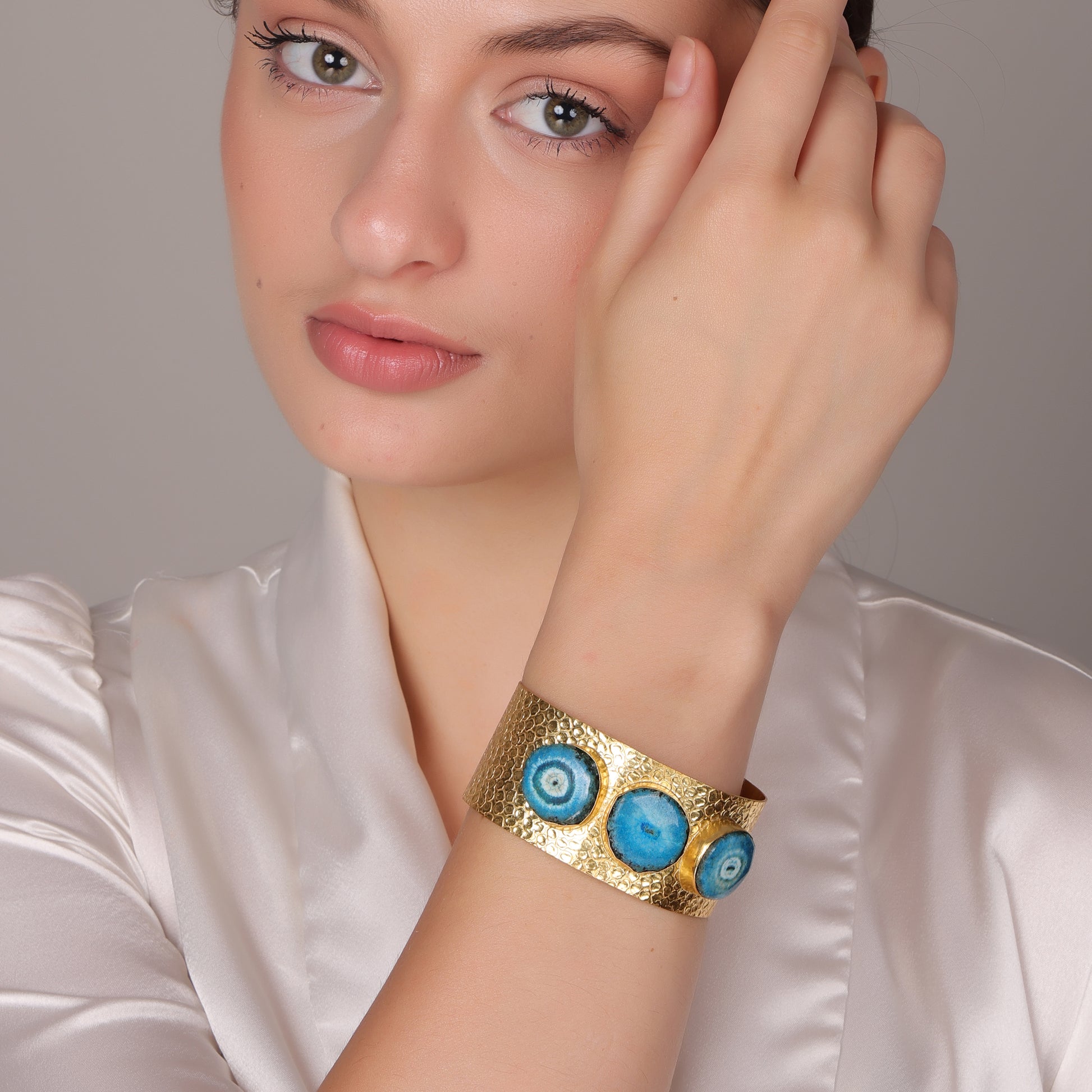 DuaSolarQuartzBangle_BlueGold-PlatedLuxuryGemstoneBracelet_5