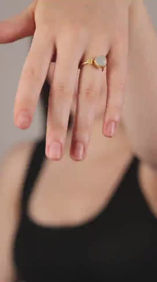 Dua Mother of Pearl Heart Ring – Romantic Gold-Plated Pearl Jewelry, Timeless Elegance